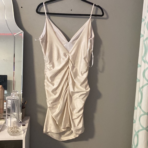 White dress - Picture 2 of 2